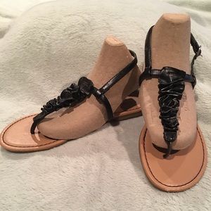 Girl’s black sandals